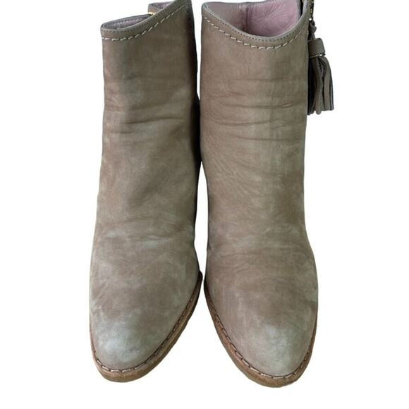 Stuart Weitzman Ankle Booties Womens 8:5 M Tan Nubuck Leather Tasseled Side Zip - Picture 1 of 13